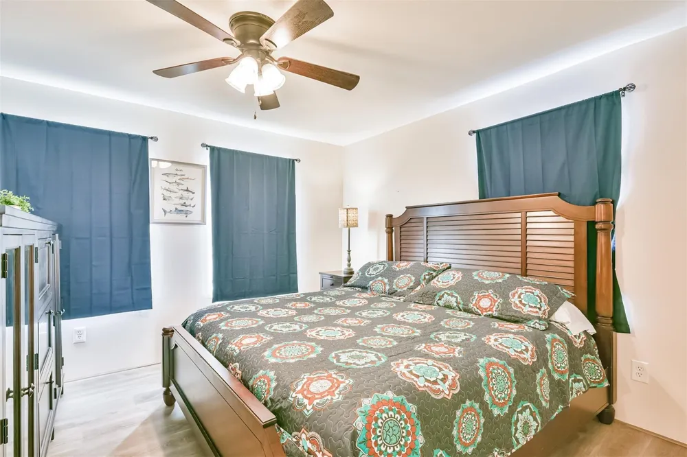 1004 20th Street Dickinson, TX 77539