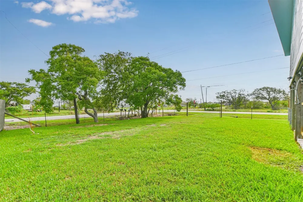 1004 20th Street Dickinson, TX 77539