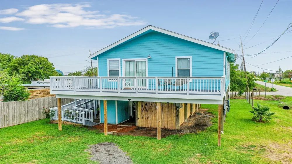 1004 20th Street Dickinson, TX 77539