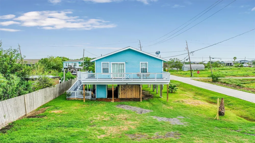 1004 20th Street Dickinson, TX 77539