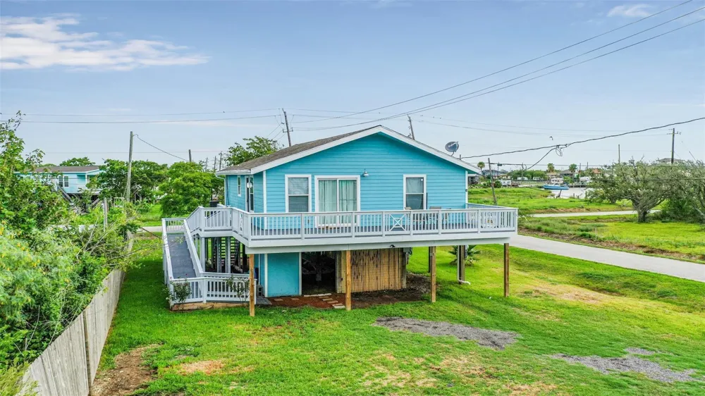 1004 20th Street Dickinson, TX 77539