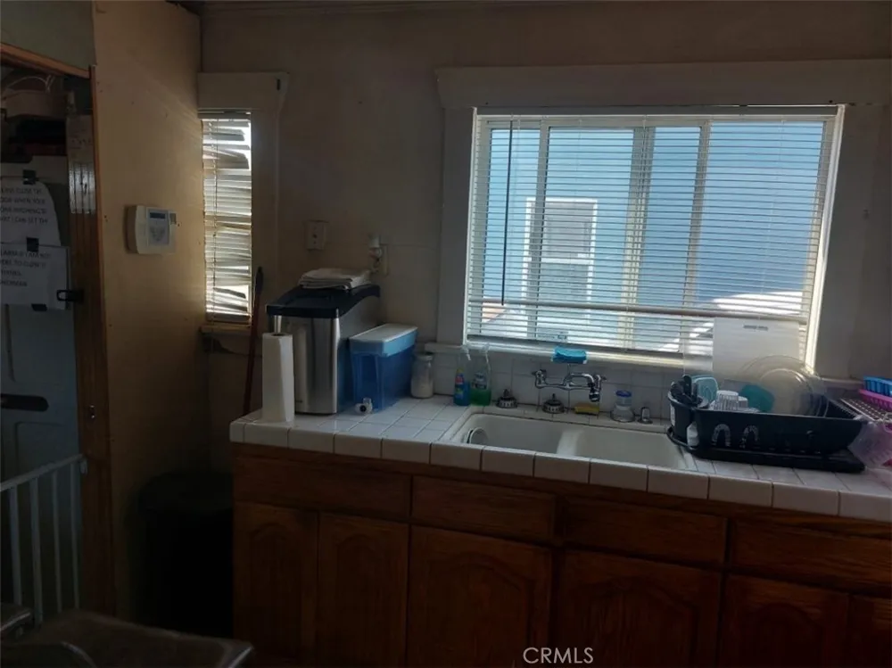6410 7th Los Angeles, CA 90043