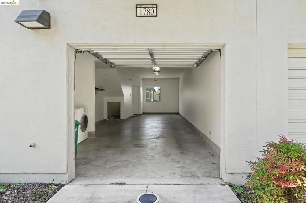 1780 12TH ST Oakland, CA 94607