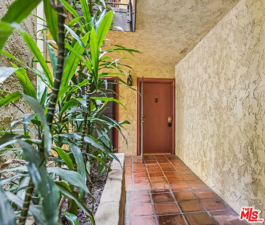 5600 Kensington Way #105 Culver City, CA 90230