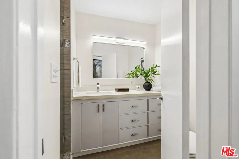 5600 Kensington Way #105 Culver City, CA 90230