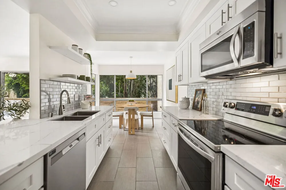 5600 Kensington Way #105 Culver City, CA 90230