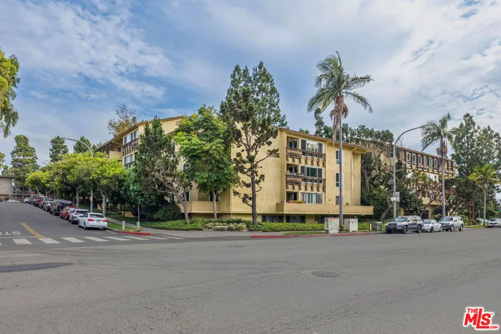 5600 Kensington Way #105 Culver City, CA 90230