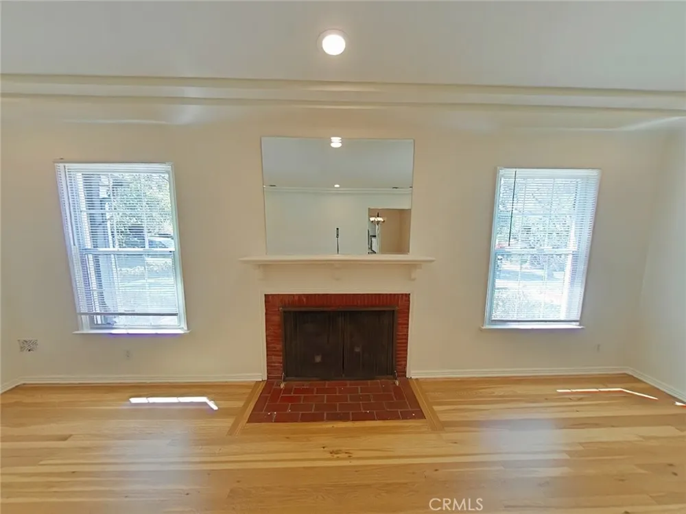 1827 Oakwood Glendale, CA 91208