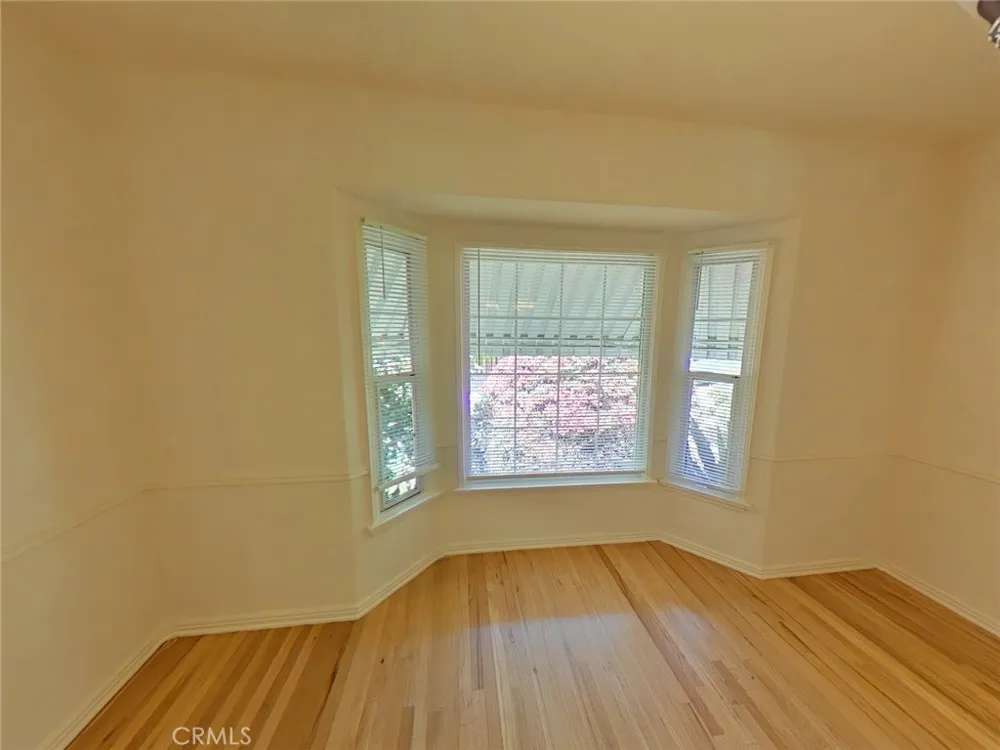 1827 Oakwood Glendale, CA 91208