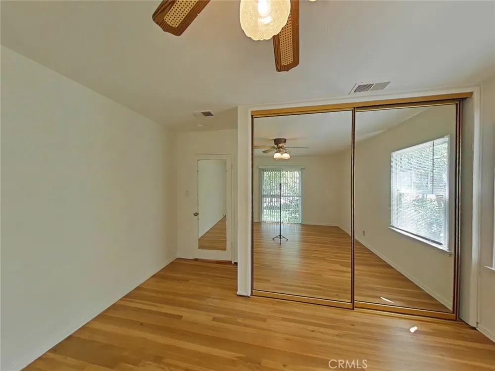 1827 Oakwood Glendale, CA 91208
