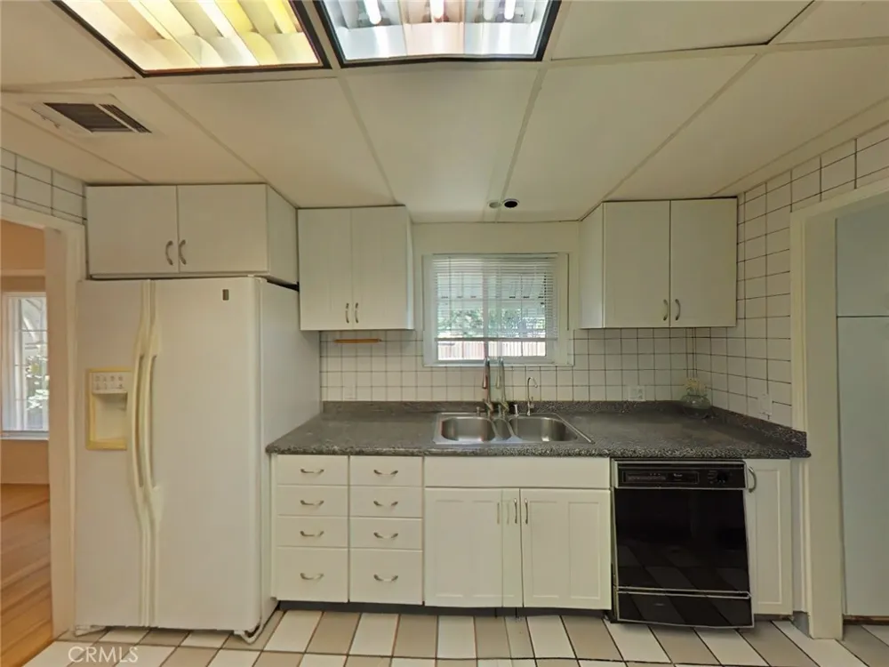 1827 Oakwood Glendale, CA 91208
