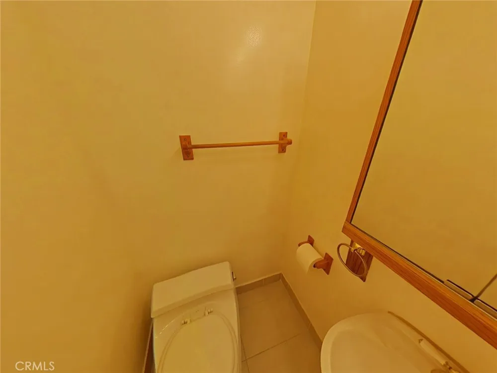 1827 Oakwood Glendale, CA 91208