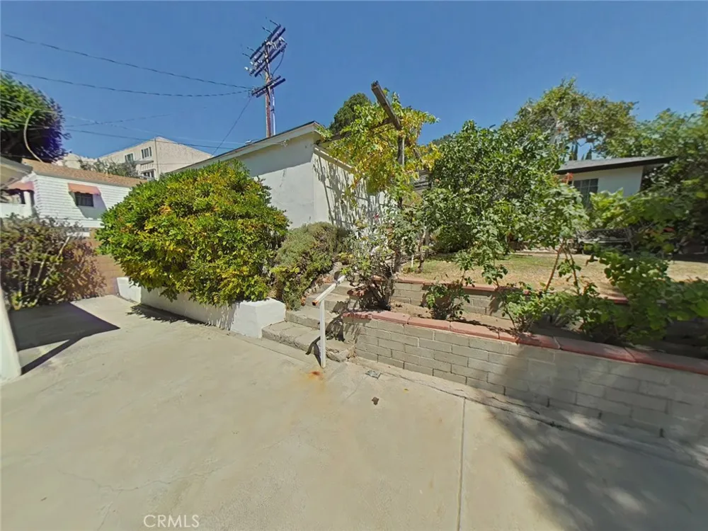 1827 Oakwood Glendale, CA 91208