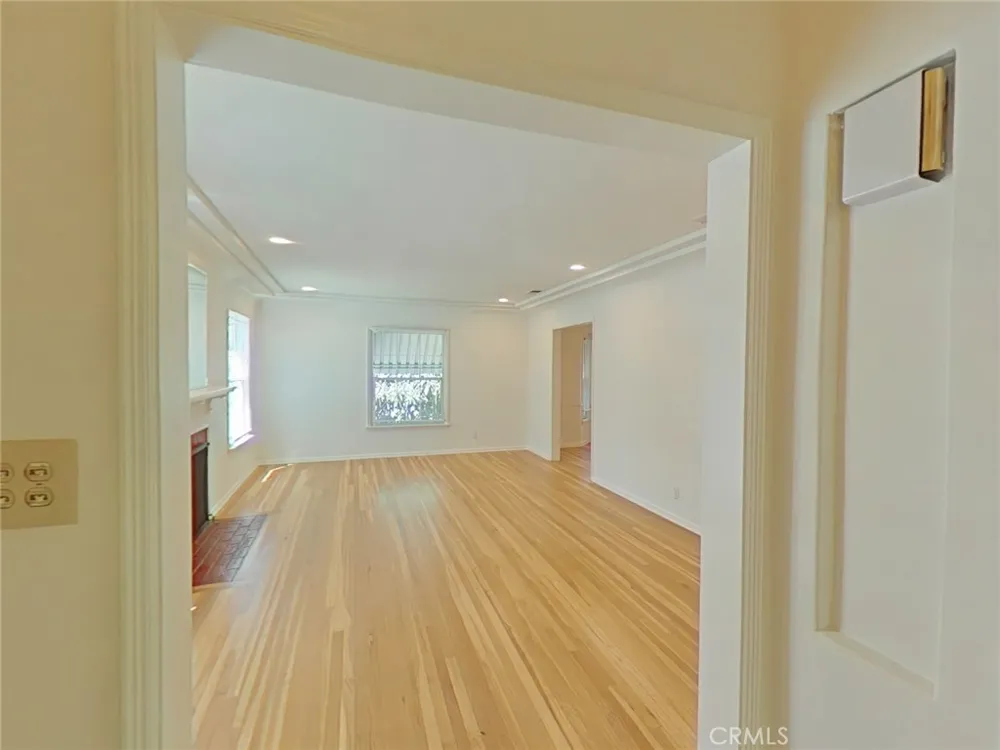 1827 Oakwood Glendale, CA 91208
