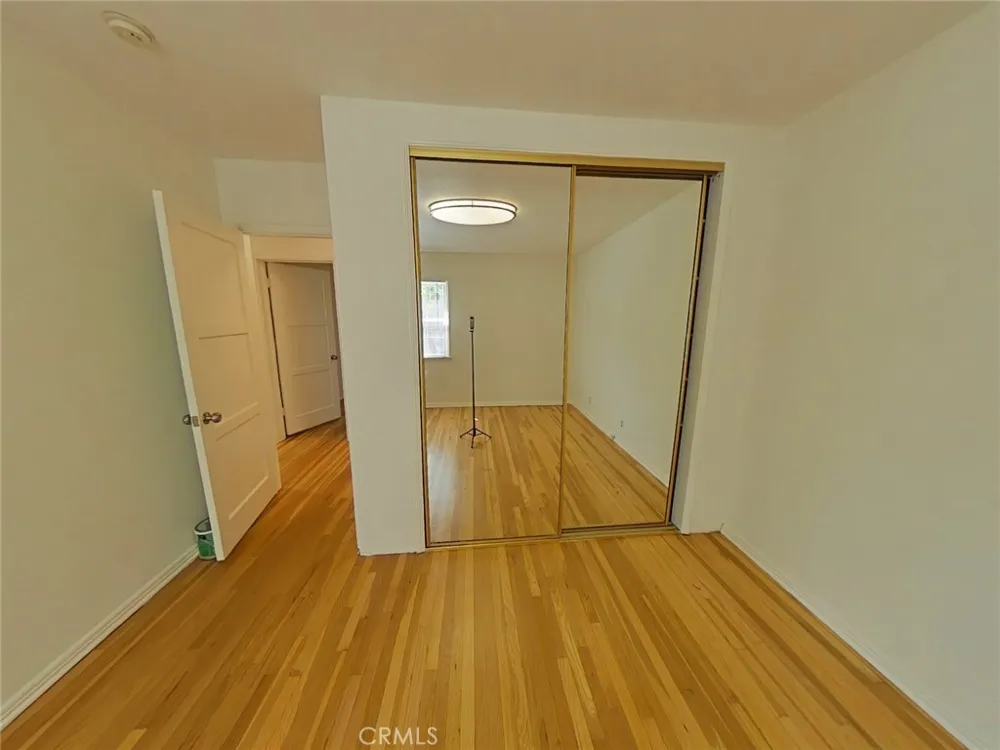 1827 Oakwood Glendale, CA 91208