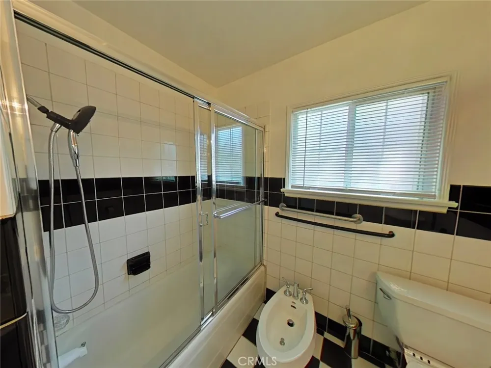 1827 Oakwood Glendale, CA 91208