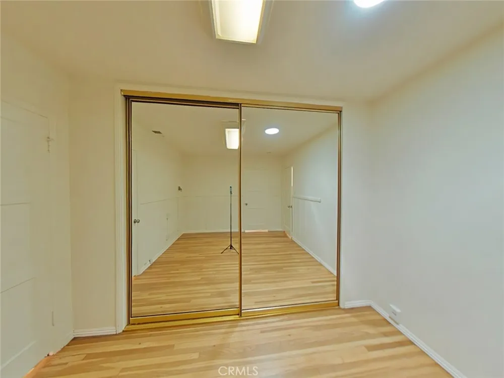 1827 Oakwood Glendale, CA 91208