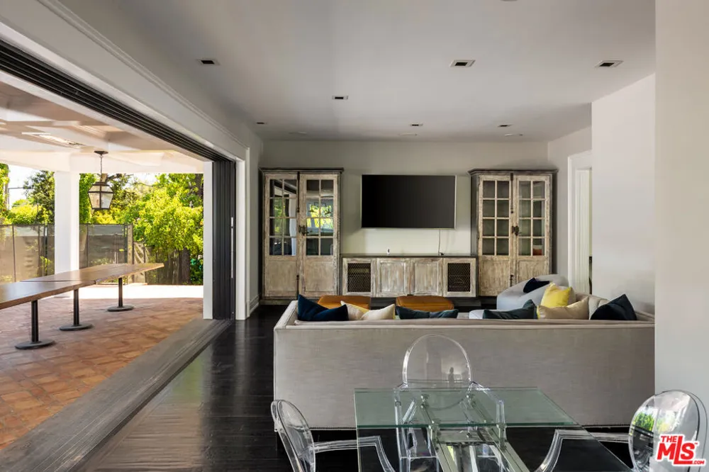 908 Rexford Drive Beverly Hills, CA 90210