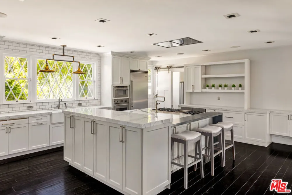 908 Rexford Drive Beverly Hills, CA 90210