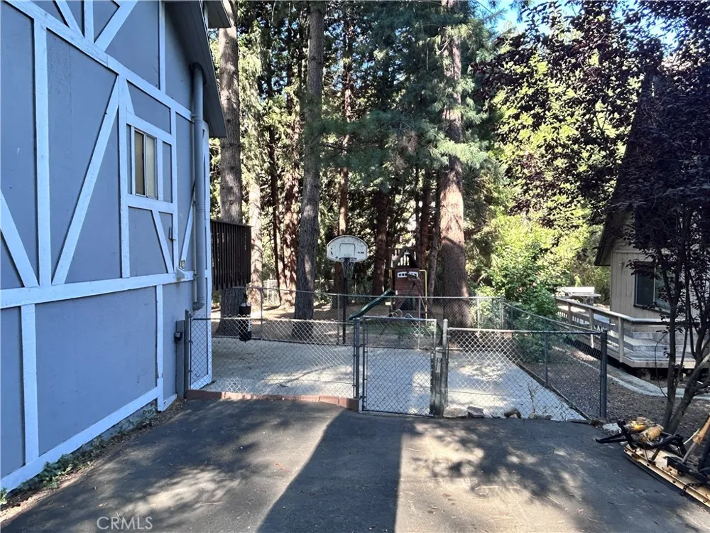 378 Grass Valley Lake Arrowhead, CA 92352