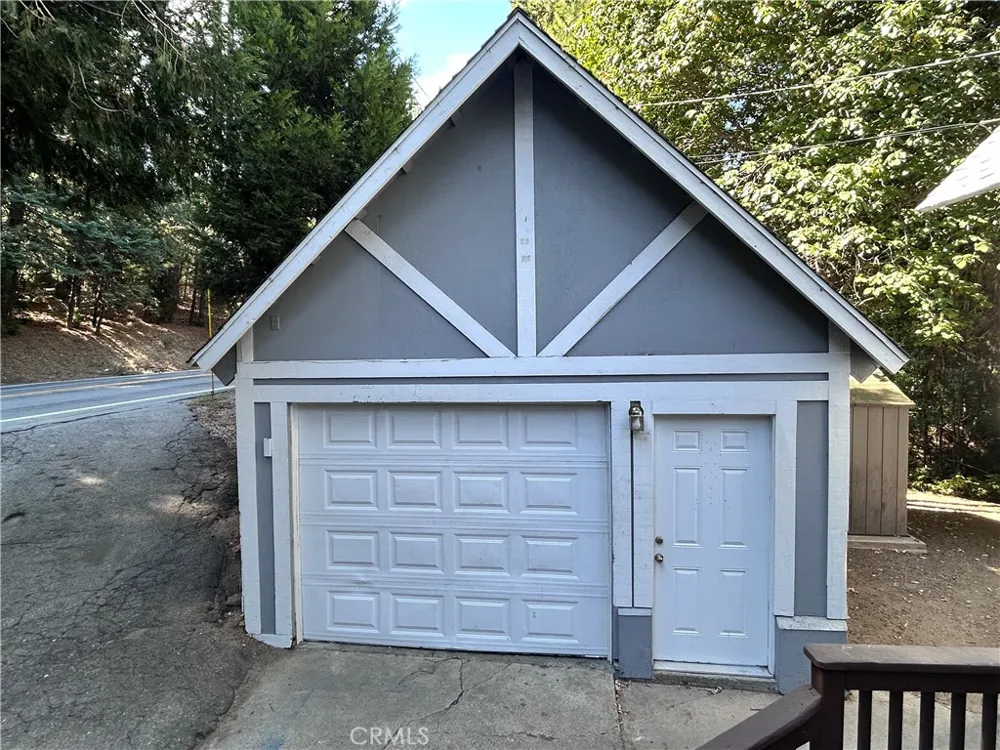 378 Grass Valley Lake Arrowhead, CA 92352