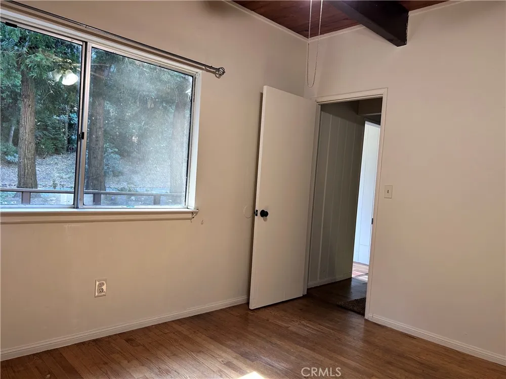 378 Grass Valley Lake Arrowhead, CA 92352