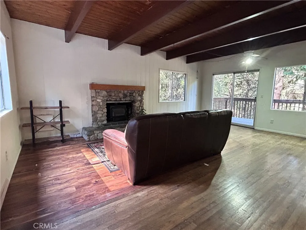378 Grass Valley Lake Arrowhead, CA 92352