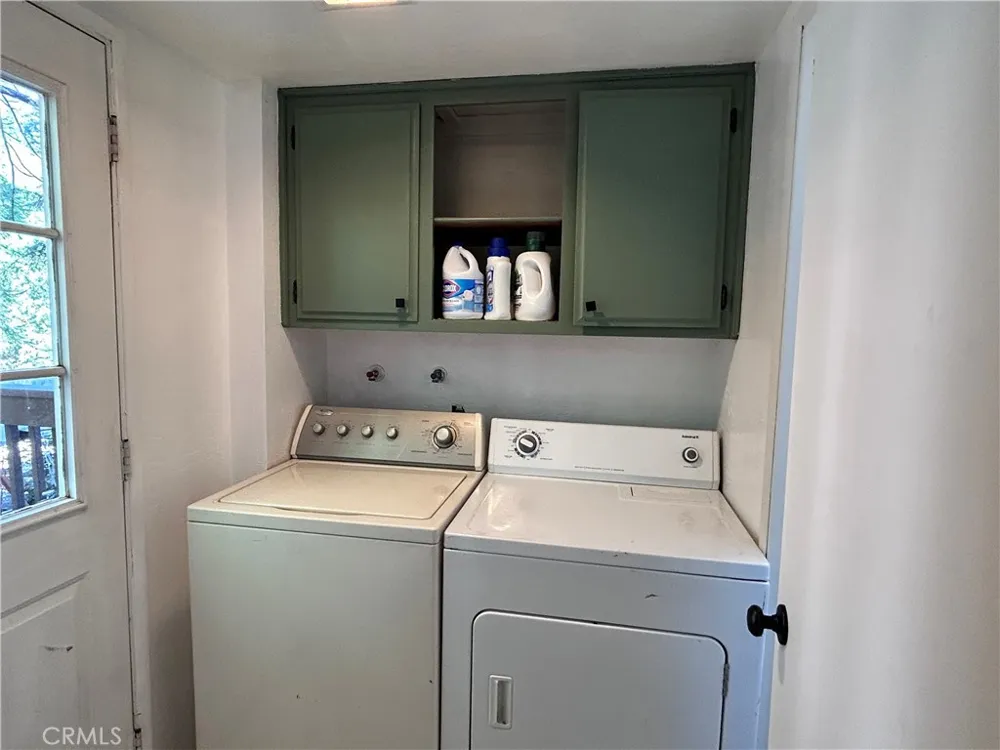 378 Grass Valley Lake Arrowhead, CA 92352