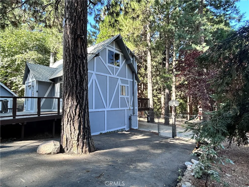 378 Grass Valley Lake Arrowhead, CA 92352