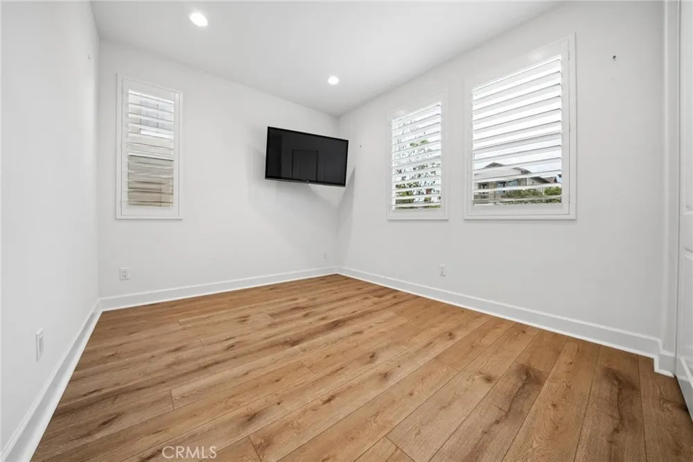 164 S Nevada Avenue Ventura, CA 93004