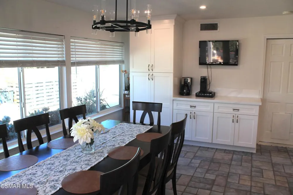 2084 Latham Street Simi Valley, CA 93065