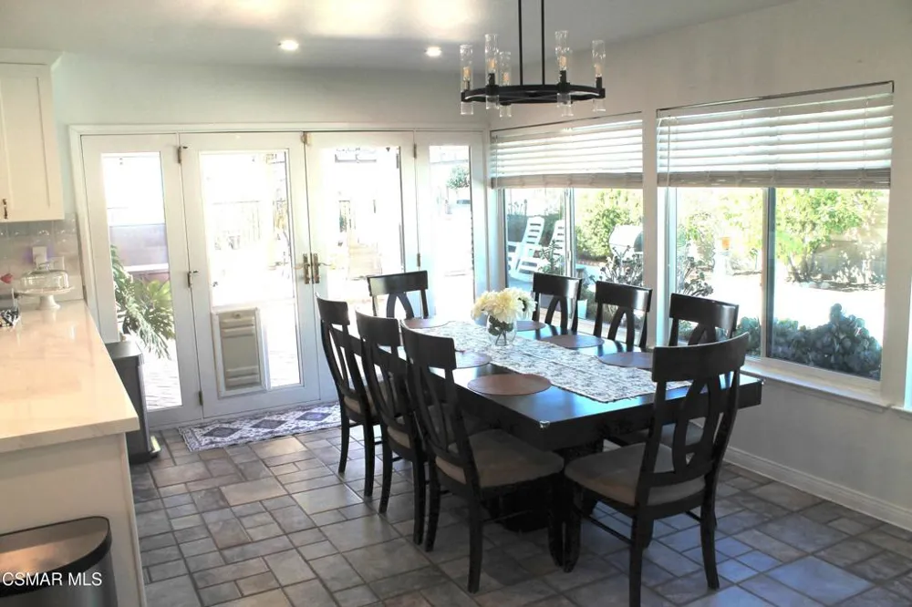2084 Latham Street Simi Valley, CA 93065