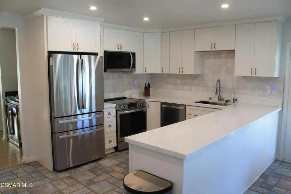 2084 Latham Street Simi Valley, CA 93065