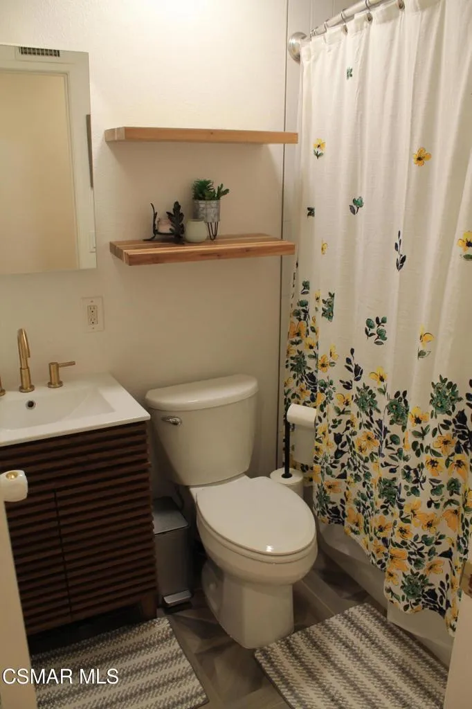 2084 Latham Street Simi Valley, CA 93065