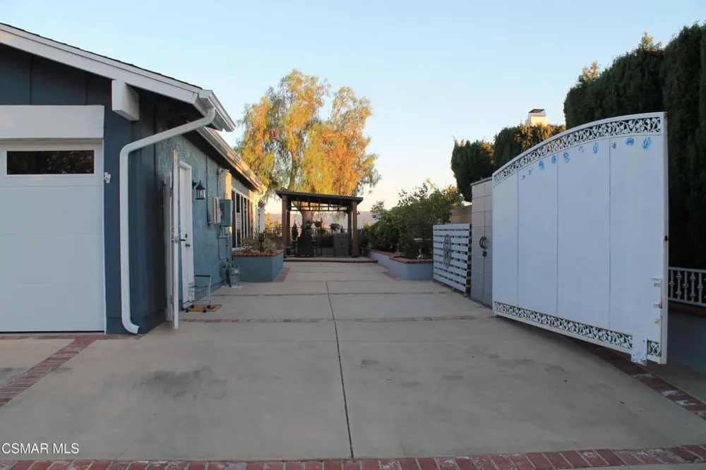 2084 Latham Street Simi Valley, CA 93065