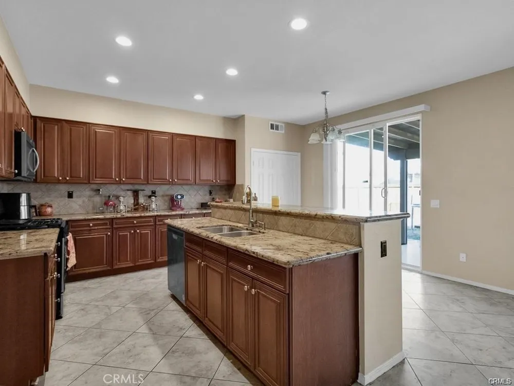 15128 Colville Court Victorville, CA 92394
