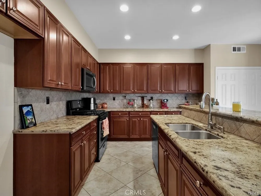 15128 Colville Court Victorville, CA 92394