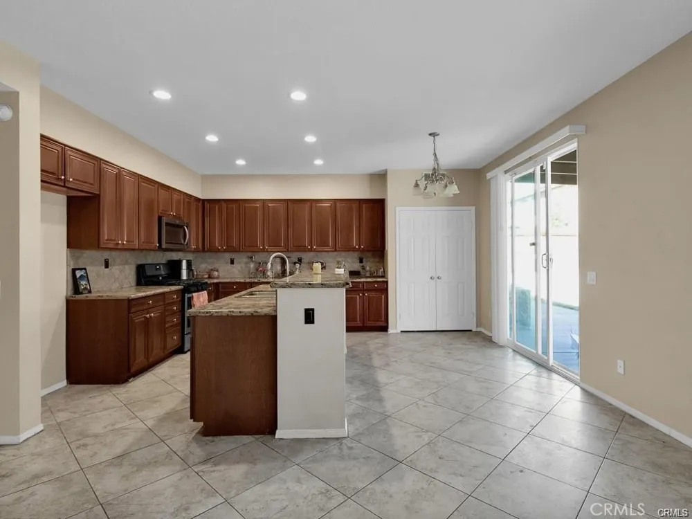 15128 Colville Court Victorville, CA 92394