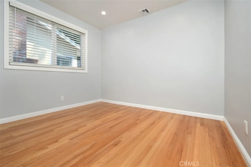 22025 De La Osa Woodland Hills, CA 91364