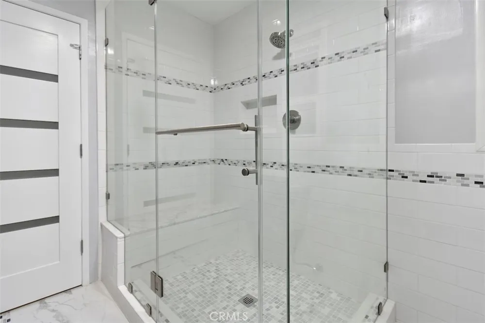 22025 De La Osa Woodland Hills, CA 91364