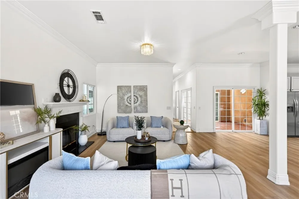 137 The Masters Circle Costa Mesa, CA 92627