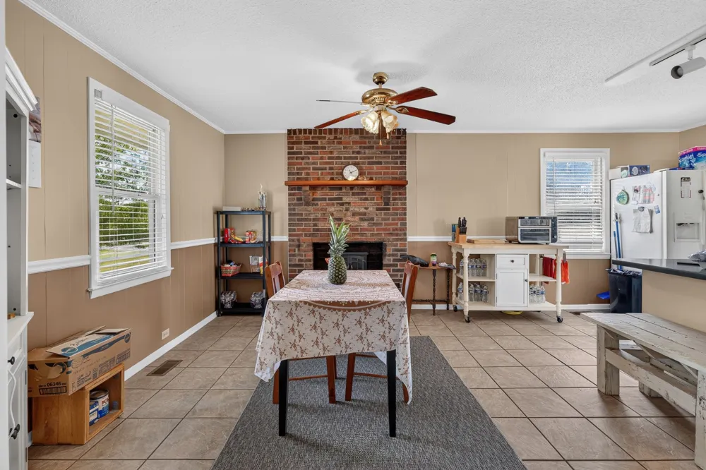 2385 Pulaski Hwy Fayetteville, TN 37334