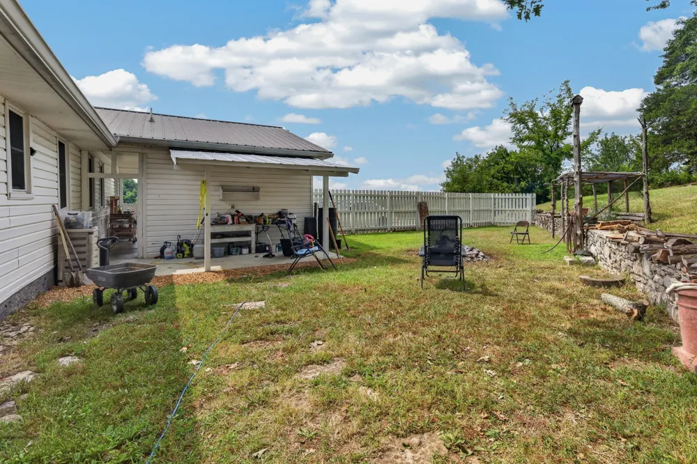 2385 Pulaski Hwy Fayetteville, TN 37334