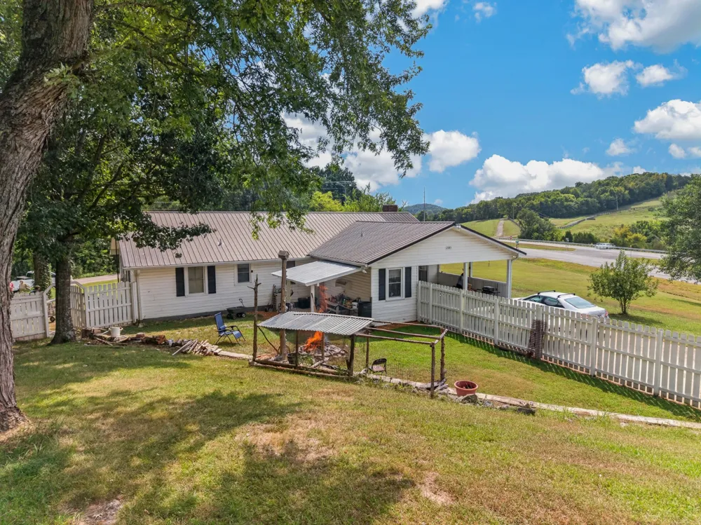 2385 Pulaski Hwy Fayetteville, TN 37334