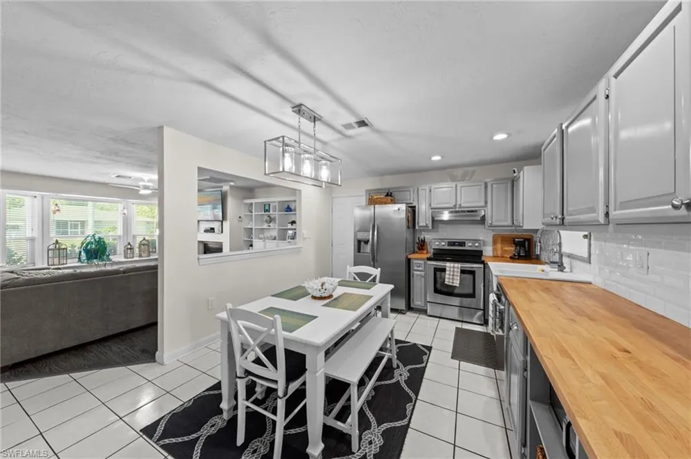 871 Entrada Drive S Fort Myers, FL 33919