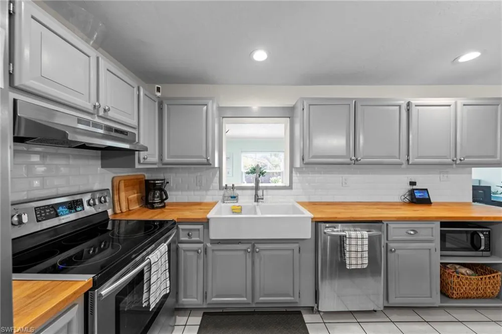 871 Entrada Drive S Fort Myers, FL 33919