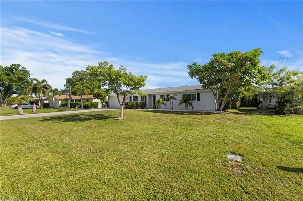 871 Entrada Drive S Fort Myers, FL 33919