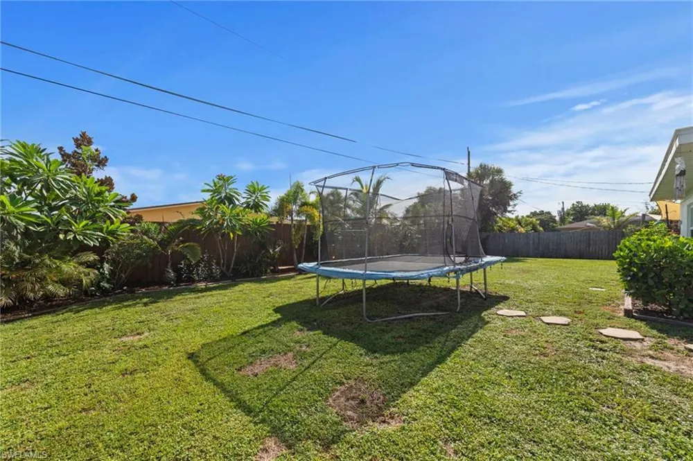871 Entrada Drive S Fort Myers, FL 33919