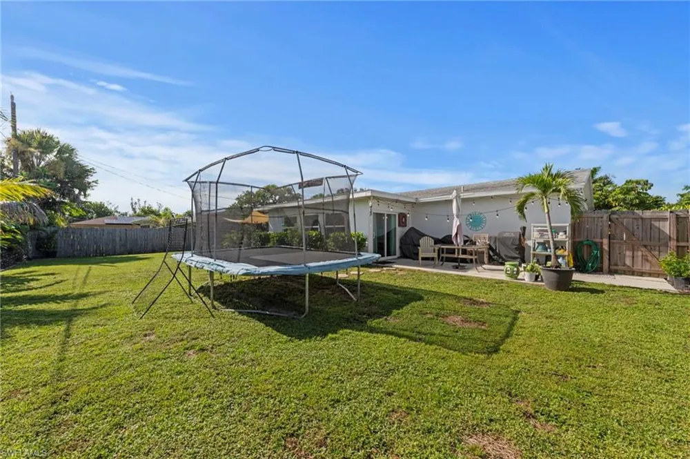871 Entrada Drive S Fort Myers, FL 33919