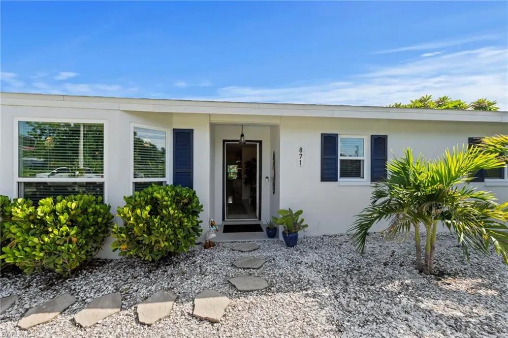 871 Entrada Drive S Fort Myers, FL 33919